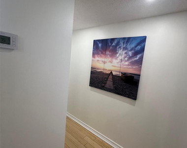 800 Parkview Drive - Photo Thumbnail 21