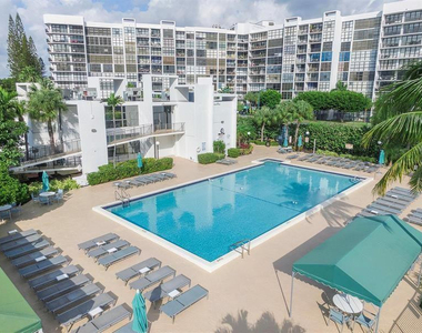 800 Parkview Drive - Photo Thumbnail 2