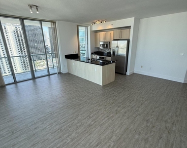 79 Sw 12th Street - Photo Thumbnail 3