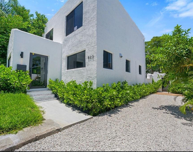 823 33rd Street - Photo Thumbnail 1