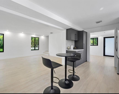823 33rd Street - Photo Thumbnail 21