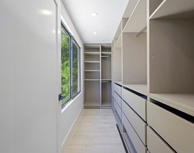 823 33rd Street - Photo Thumbnail 32
