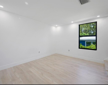 823 33rd Street - Photo Thumbnail 37