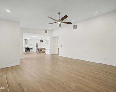 8711 E Latham Street - Photo Thumbnail 3