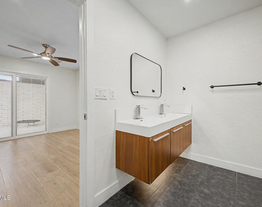 8711 E Latham Street - Photo Thumbnail 16