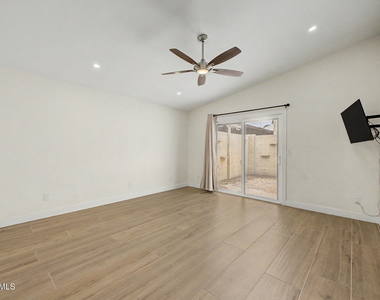 8711 E Latham Street - Photo Thumbnail 9