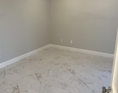 4727 E Lafayette Boulevard - Photo Thumbnail 8