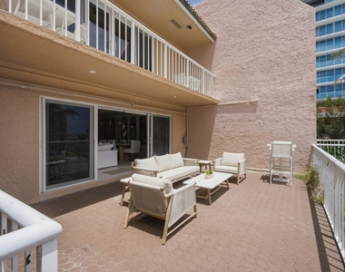 1173 Hillsboro Mile - Photo Thumbnail 59