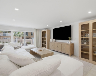 1173 Hillsboro Mile - Photo Thumbnail 17