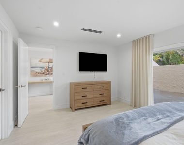1173 Hillsboro Mile - Photo Thumbnail 43