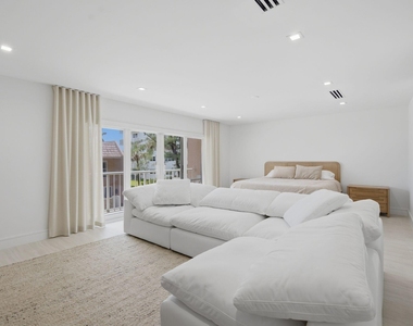 1173 Hillsboro Mile - Photo Thumbnail 26