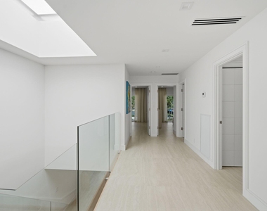 1173 Hillsboro Mile - Photo Thumbnail 27