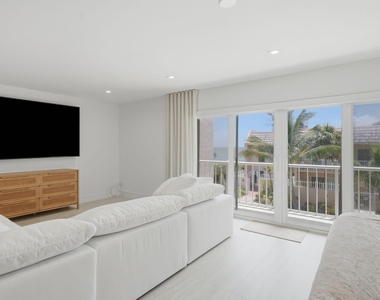 1173 Hillsboro Mile - Photo Thumbnail 14