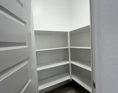 2432 W Shanley Avenue - Photo Thumbnail 6