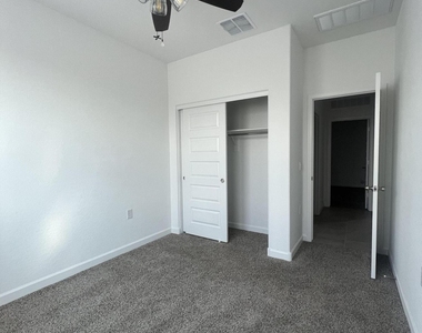 2432 W Shanley Avenue - Photo Thumbnail 12