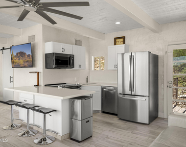 6900 N Highlands Drive - Photo Thumbnail 3