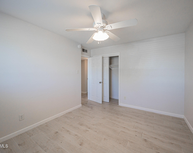6637 E Wilshire Drive - Photo Thumbnail 15