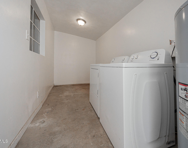 6637 E Wilshire Drive - Photo Thumbnail 18
