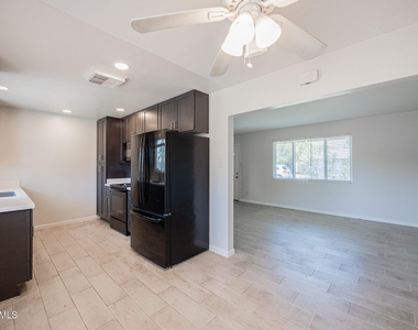 6637 E Wilshire Drive - Photo Thumbnail 7