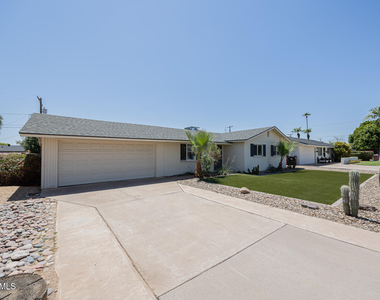 6637 E Wilshire Drive - Photo Thumbnail 2