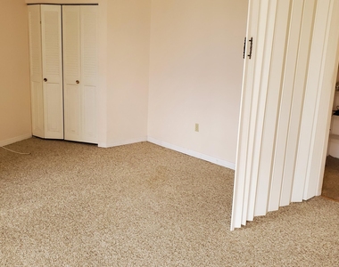 1000 St Charles Place - Photo Thumbnail 7