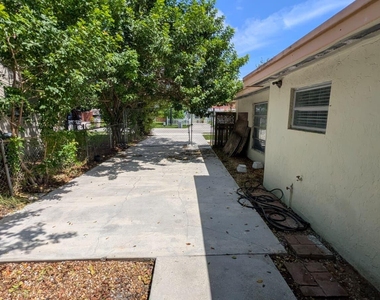 1448 Ne 27th Court - Photo Thumbnail 21