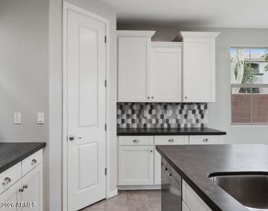 1942 S Sycamore Place - Photo Thumbnail 37