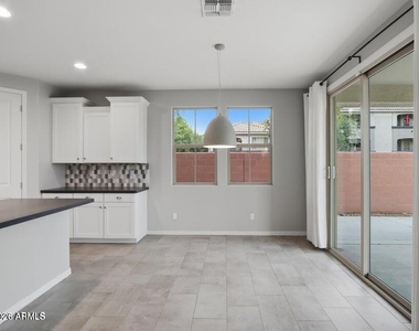 1942 S Sycamore Place - Photo Thumbnail 5
