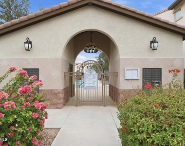 1942 S Sycamore Place - Photo Thumbnail 34