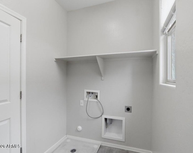 1942 S Sycamore Place - Photo Thumbnail 22