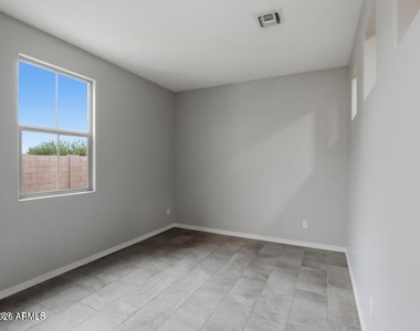 1942 S Sycamore Place - Photo Thumbnail 3