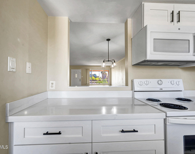 4701 N 68th Street - Photo Thumbnail 9