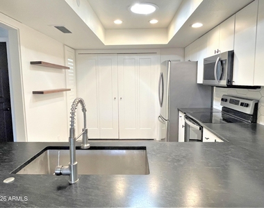8 W Griswold Road - Photo Thumbnail 4