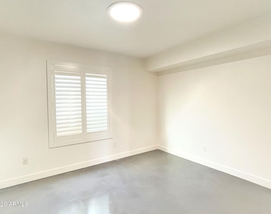 8 W Griswold Road - Photo Thumbnail 13