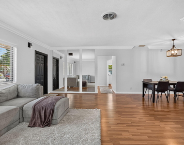 308 Se 2nd Street - Photo Thumbnail 4