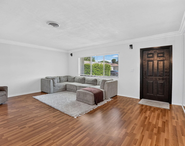 308 Se 2nd Street - Photo Thumbnail 2