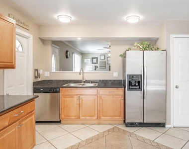 2046 E Yale Drive - Photo Thumbnail 5