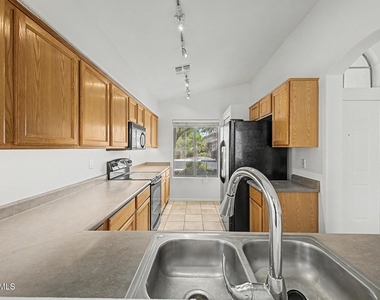 14834 W Lamoille Drive - Photo Thumbnail 8