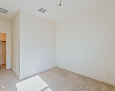 10962 W Taylor Street - Photo Thumbnail 30