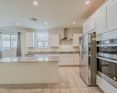 10962 W Taylor Street - Photo Thumbnail 12