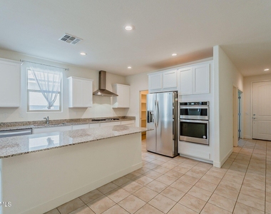 10962 W Taylor Street - Photo Thumbnail 8