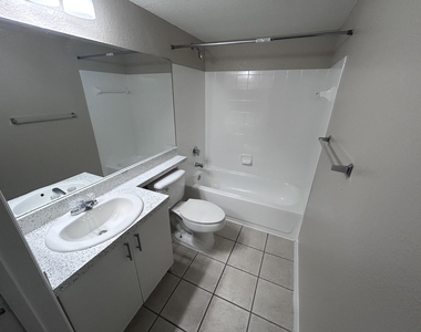 15155 Michelangelo Boulevard - Photo Thumbnail 10