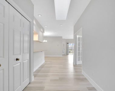 7340 Pine Creek Way - Photo Thumbnail 4