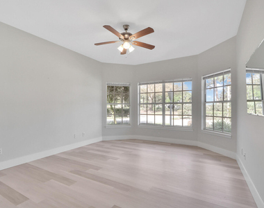 7340 Pine Creek Way - Photo Thumbnail 25