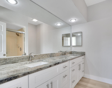 7340 Pine Creek Way - Photo Thumbnail 23