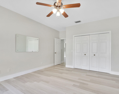 7340 Pine Creek Way - Photo Thumbnail 26