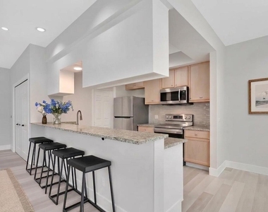 7340 Pine Creek Way - Photo Thumbnail 13