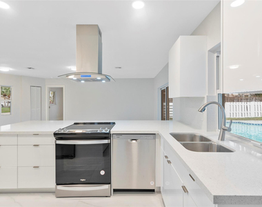 4490 Nw 8th Street - Photo Thumbnail 2