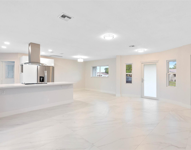 4490 Nw 8th Street - Photo Thumbnail 7