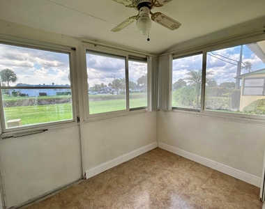 2895 Crosley Drive W - Photo Thumbnail 11